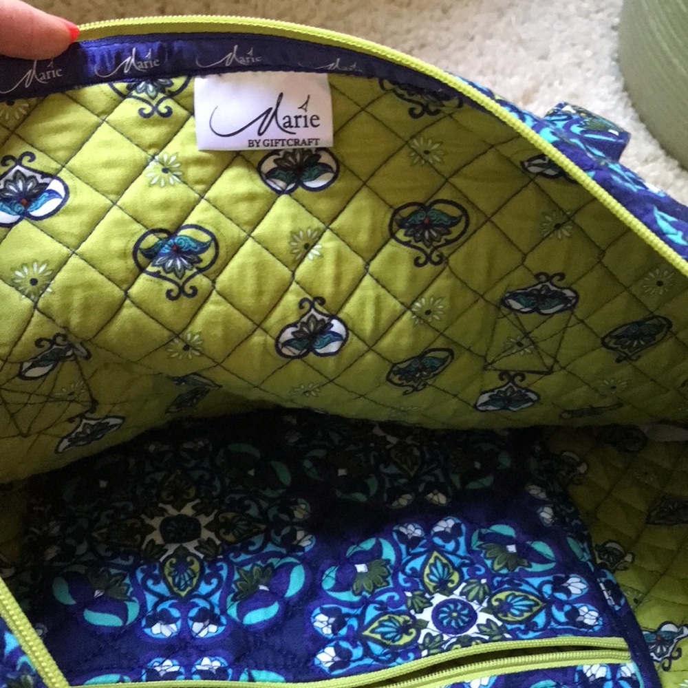 Large Quilted Print Tote - Picture 6 of 8